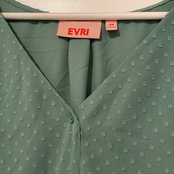 NWT. Evri green top. Size 0X. - Picture 3 of 6